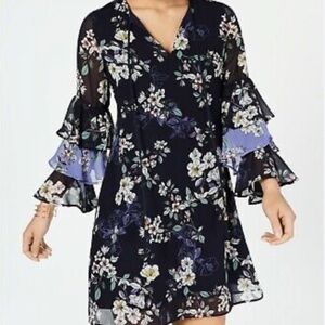 Short floral Vince Camuto dress size 4 with tiered ruffle sleeves